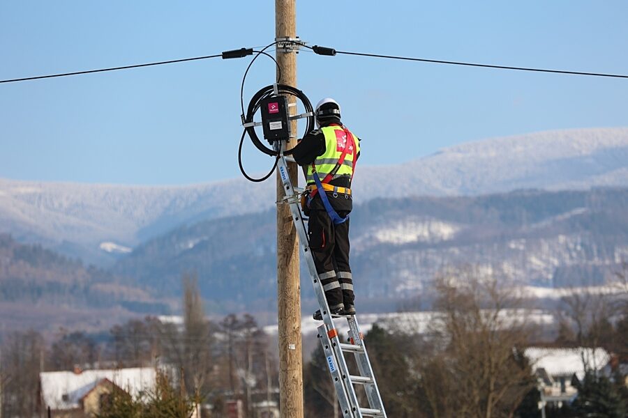 1704713176 swiatlowod tauron