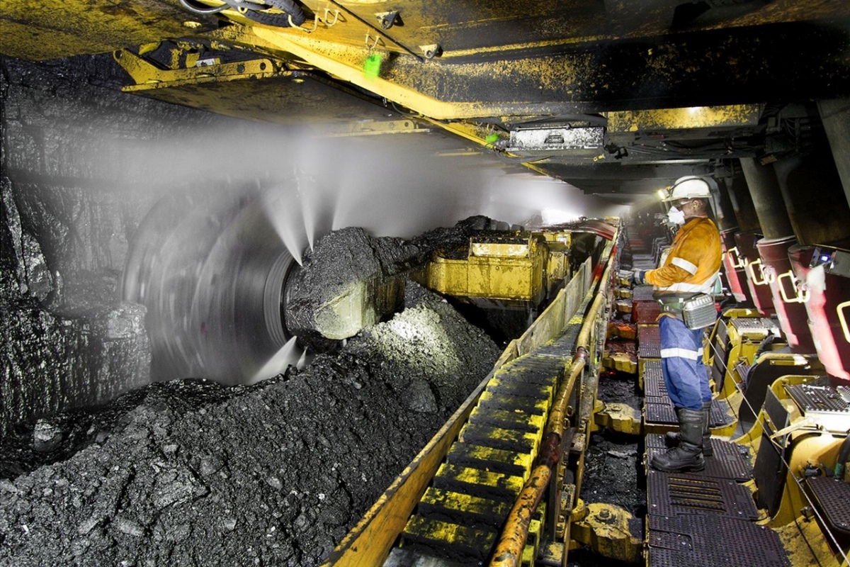 Железная руда в бразилии. Iron ore mining. Комбинированная разработка месторождения. Майнинг логотип. N mining.